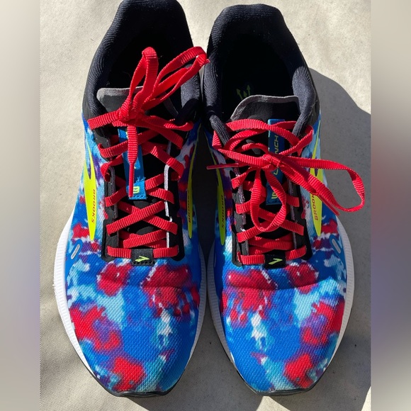 Brooks colorful running shoes - Picture 3 of 9